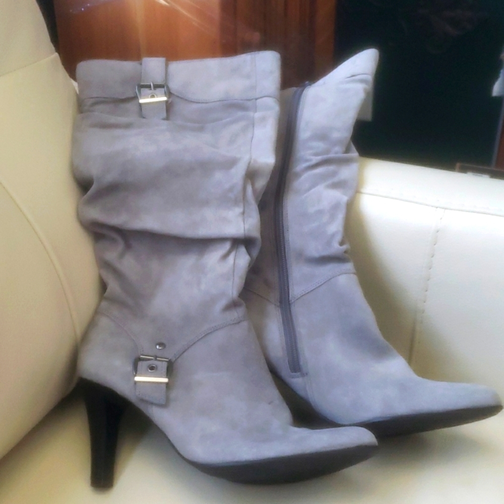 White Mountain Gray Suede 7.5 Tall Women's Boot. Gun metal accents. NWOT/NWOB